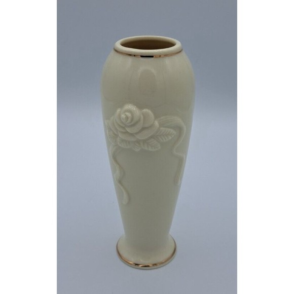 Lenox 6 Inch Rose Vase 24K Gold Trim Cream Color Handcrafted Elegant Wedding - Picture 1 of 5